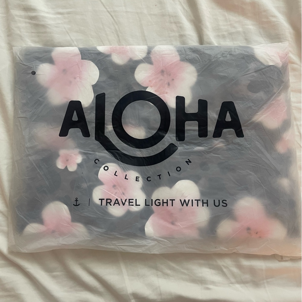adore x Aloha Collection Collaboration Sakura Fubuki Day Tripper